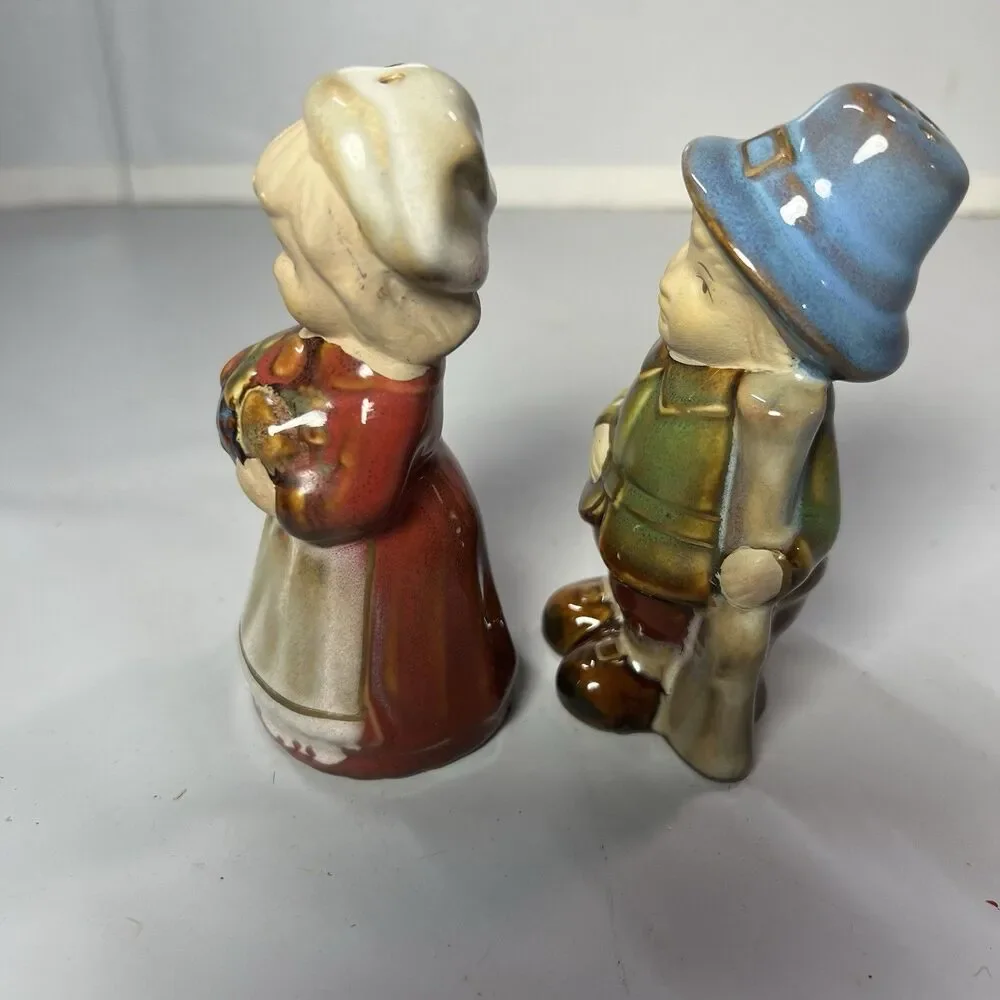 VTG Pilgrim Thanksgiving / Fall Salt Pepper Shakers -Glazed Stoneware Ceramic